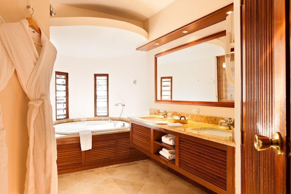 Le Saint Alexis **** Hotel & Spa Exterior photo