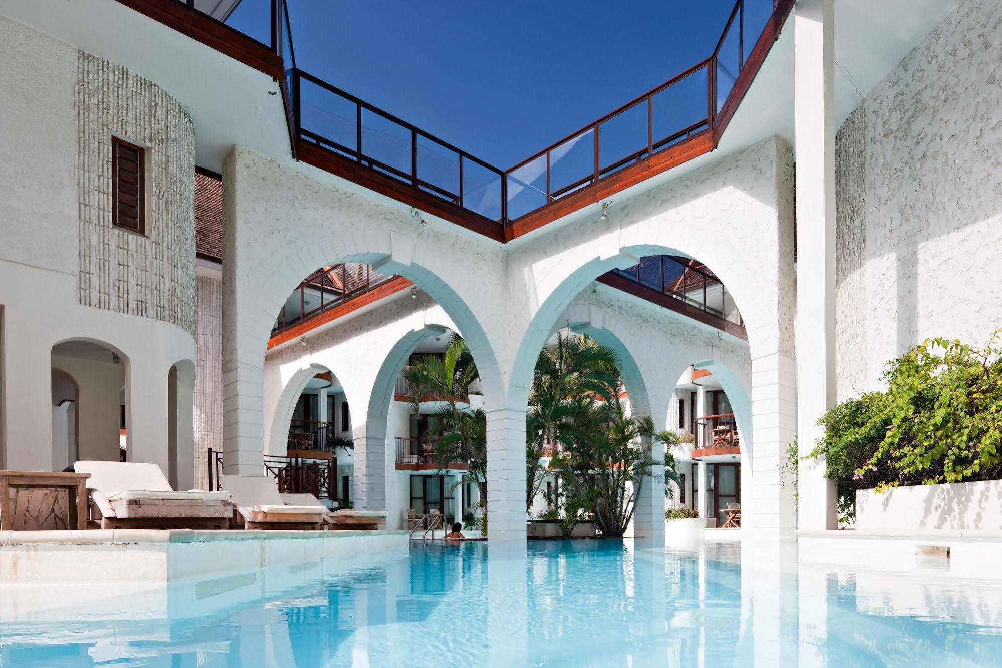 Le Saint Alexis **** Hotel & Spa Exterior photo